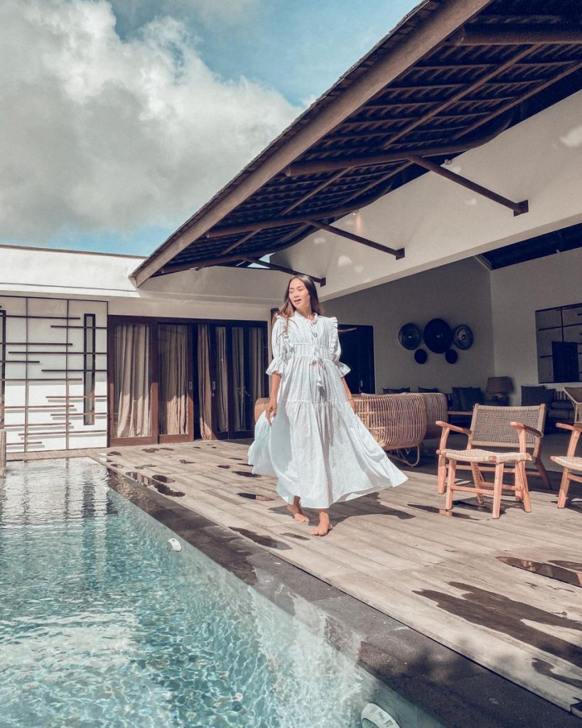The Pro and Cons of Using Influencers for Your Exclusive Bali Villas