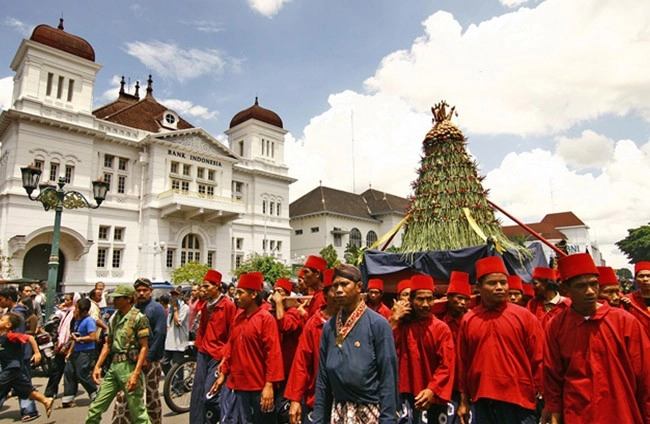 Festivals and Traditions in Indonesia: Celebrating Vibrant Culture