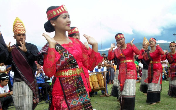 Tor tor dance at Lake Toba Festival