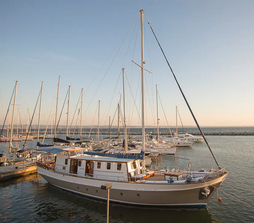 Cosmos Yacht Charter